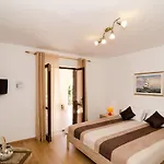 Konukevi Barbara 3*